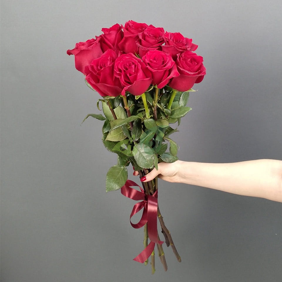 Шикарный букет алых роз Фридом